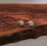 Zarte Perlenstecker vergoldet