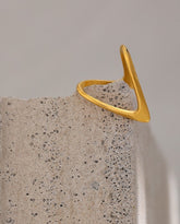 Eleganter V-Ring, vergoldet