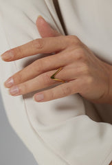 Eleganter V-Ring, vergoldet