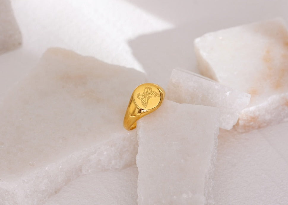 Vergoldeter Ring mit Schmetterling gravur