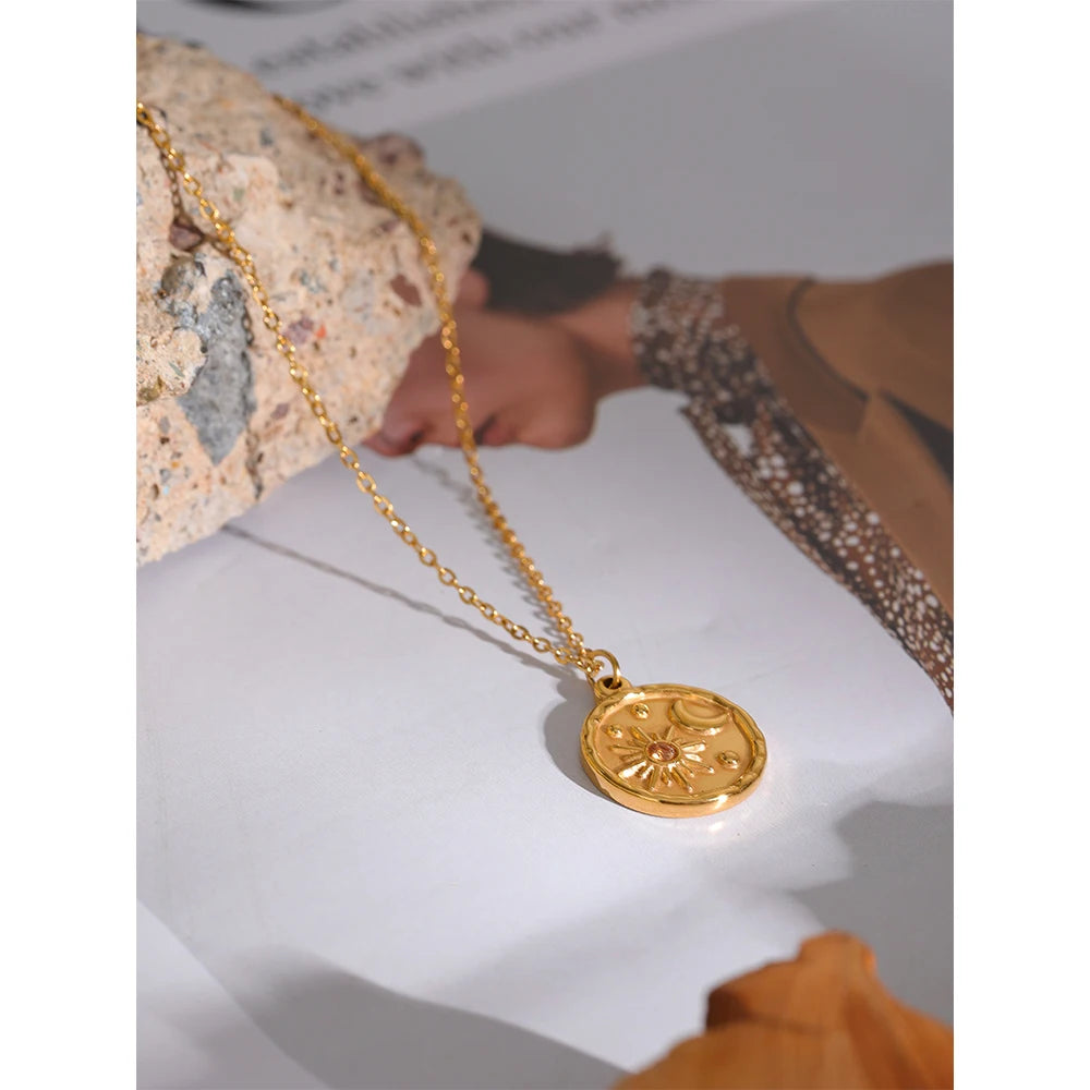 Damenkette mit Anhänger Sonne Mond und Sterne vergoldet