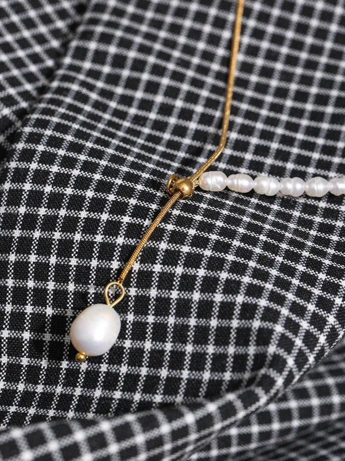 Elegante Perlenkette, vergoldet